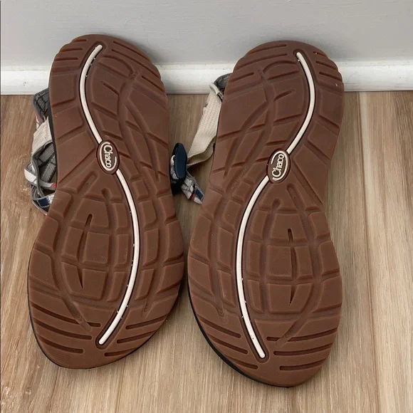 Chaco Women’s size 10 Blue and Red Design - Picture 2 of 5